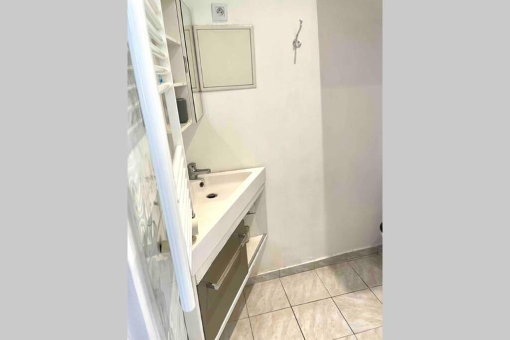 Bel Appartement - Hyper Centre - 2 Pieces Cannes Luaran gambar